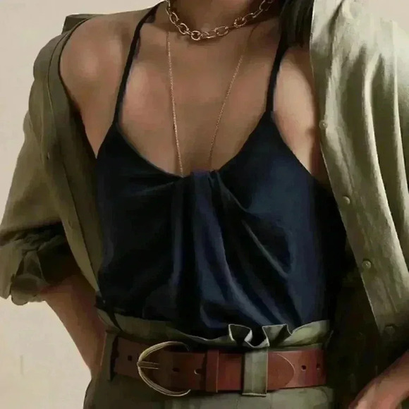 Banana Republic TWIST-FRONT CREPE CAMISOLE - Picture 1 of 3